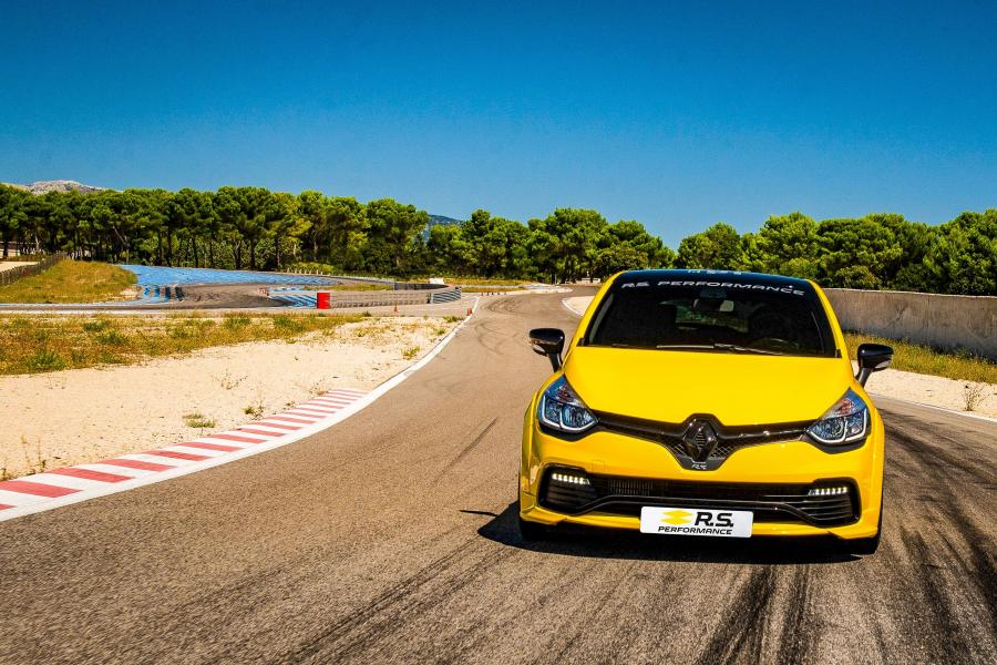  Renault Clio R.S. Performance Accessories 2018 года  (фото 2 из 13)